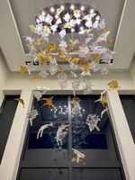 Đèn chùm pha lê thả thông minh PL030 gồm 150 lá phong, 17 mắt COB dimmer có điều khiển xa, mâm tròn inox gương 8K mạ PVD, KT(mm): D1000 x H2000