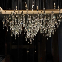 Đèn thông tầng pha lê giọt nước cao cấp 115PL, gồm 620 pha lê giọt nước, 18 đèn dimmer L40, mâm inox gương trắng KT(mm): 1500x700x800