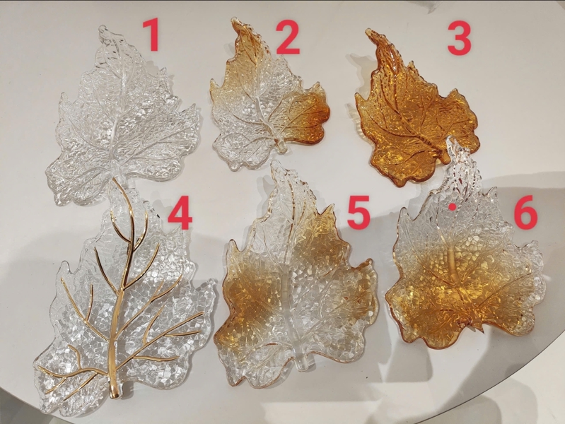 Đèn thông tầng nghệ thuật lá nho cao cấp PL096 gồm 200 lá thuỷ tinh nghệ thuật chia 6 màu, 12 mắt Led Cob, không mâm, KT(mm): 6800*3500*3000