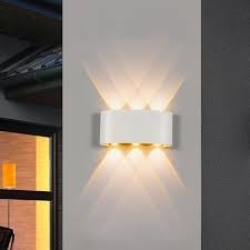 Đèn rọi led ánh sáng vàng , vỏ trắng hắt 6 tia