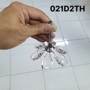Bộ đèn chùm lá xoài xoắn Tinh Vân Hoàng Kim 025PL2 gồm 140 lá xoài xoắn mix 3 màu trắng, hổ phách và màu lẫn, 8 hoa pha lê 6 cánh G4, 14 đèn dimmer 3 màu L40 có điều khiển xa, dây có đính hạt pha lê, mâm tròn inox gương trắng, KT(mm): D1000 x H4000