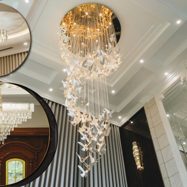 Đèn trang trí chim sứ mạ vàng 063PL5, có 168 con chim 063tt5 ( 68 con dùng cáp quang, 100 con dùng bóng G4 3 màu), mâm inox gương vàng có 18 mắt COB dimmer D40 có điều khiển ,KT(mm):1500x4300