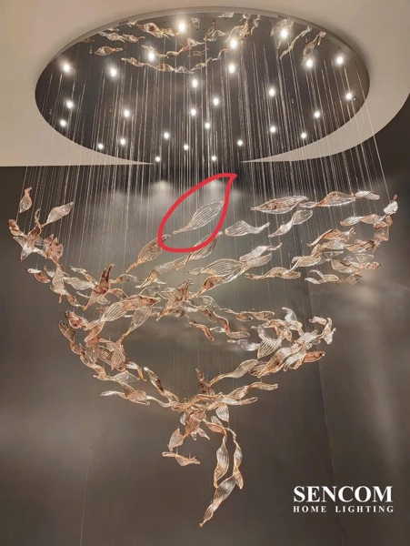 Đèn chùm Bướm pha lê cao cấp 064PL gồm 200 bướm, 20 đèn dimmer 3 màu L55, mâm tròn inox gương trắng, KT(mm): 1600 x 1000