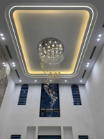 Đèn chùm pha lê cao cấp 064PL2 Vũ Điệu Hồ Điệp Ánh Hổ Phách gồm 179 bướm pha lê, treo dây hạt pha lê, 25 lá phong hổ phách, 17 đèn dimmer COB D40 3 màu điều khiển xa, mâm tròn inox gương vàng, KT(mm): D1000 x H2300
