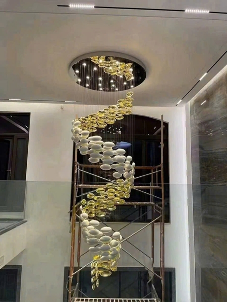 Đèn chùm pha lê thả thông minh PL042 gồm 99 trứng, 10 mắt COB dimmer có điều khiển xa, mâm hình tròn inox gương trắng, KT(mm): D600 x H3500