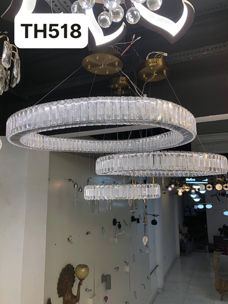 Đèn chùm Ring pha lê tam giác nhám 50% thân mạ crôm (trắng gương),  tích hợp led dimmer 3 màu, mã TH518.1, KT (mm): D400, bản 60x75