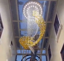 Đèn chùm pha lê thả thông minh PL087 gồm 140 cá hổ phách, 20 mắt COB dimmer có điều khiển xa L55, mâm inox gương trắng tròn, KT(mm): 1500*3500